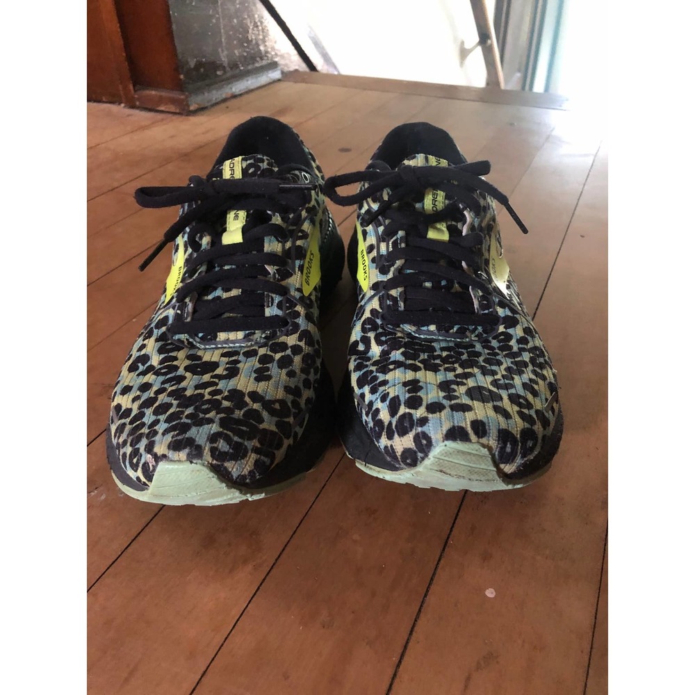 Brooks Adrenaline size 8 please see description